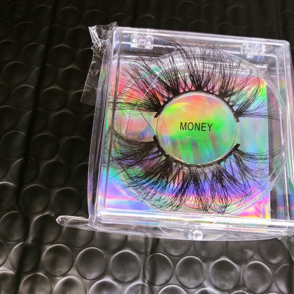 Mink'd Lashes - Picture 4 of 7